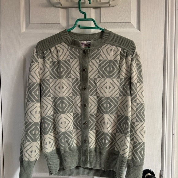 Sage Green & Cream Geometric Button-Up Cardigan Sweater - Picture 3 of 6